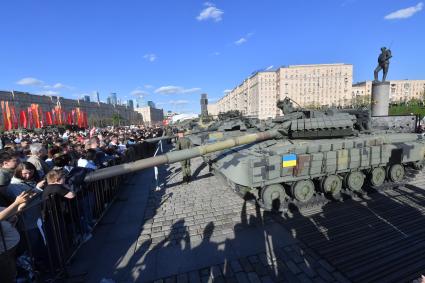 Выставка трофейной техники на Поклонной горе в Москве