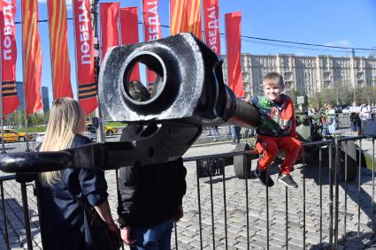 Выставка трофейной техники на Поклонной горе в Москве