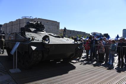 Выставка трофейной техники на Поклонной горе в Москве