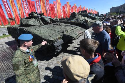 Выставка трофейной техники на Поклонной горе в Москве