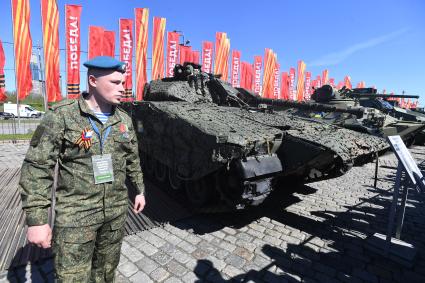 Выставка трофейной техники на Поклонной горе в Москве