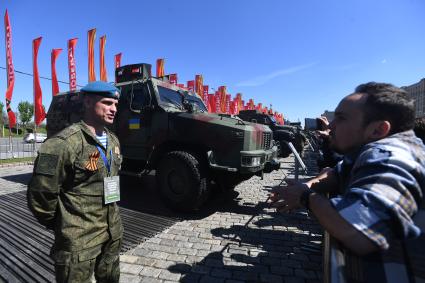 Выставка трофейной техники на Поклонной горе в Москве