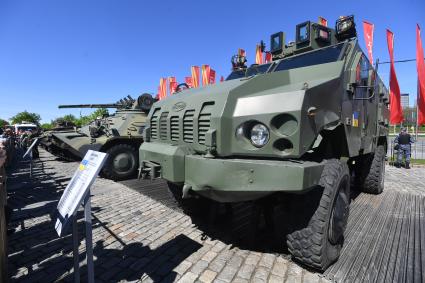 Выставка трофейной техники на Поклонной горе в Москве