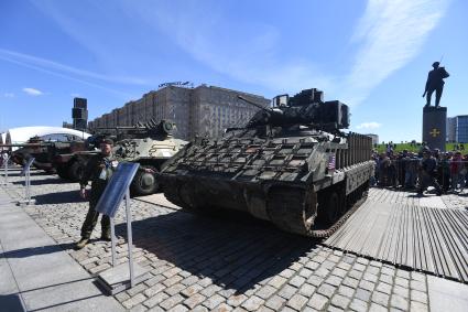 Выставка трофейной техники на Поклонной горе в Москве