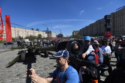 Выставка трофейной техники на Поклонной горе в Москве