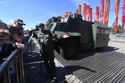 Выставка трофейной техники на Поклонной горе в Москве