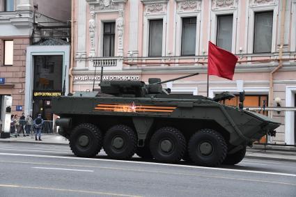 Проезд военной техники перед репетицией парада Победы в Москве