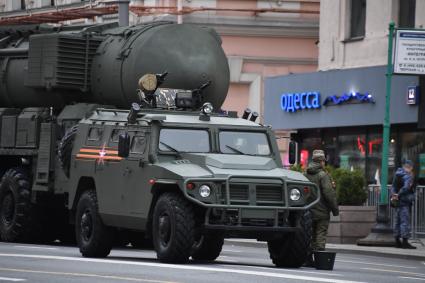 Проезд военной техники перед репетицией парада Победы в Москве