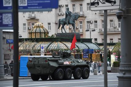 Проезд военной техники перед репетицией парада Победы в Москве