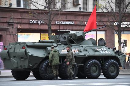 Проезд военной техники перед репетицией парада Победы в Москве