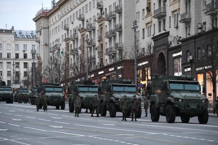 Проезд военной техники перед репетицией парада Победы в Москве