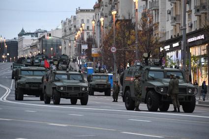 Проезд военной техники перед репетицией парада Победы в Москве