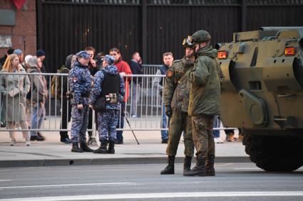 Проезд военной техники перед репетицией парада Победы в Москве