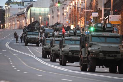 Проезд военной техники перед репетицией парада Победы в Москве