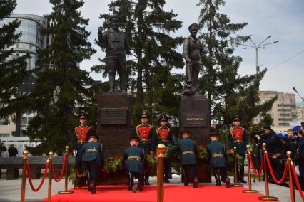 Открытие памятника Герою Советского союза генерал-полковнику Валерию Востротину