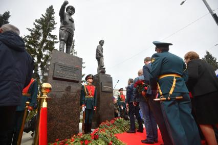 Открытие памятника Герою Советского союза генерал-полковнику Валерию Востротину