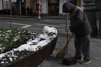 Снегопад в Москве в мае