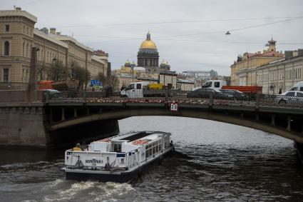 Место падения автобуса в Санкт-Петербурге