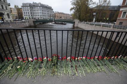 Место падения автобуса в Санкт-Петербурге