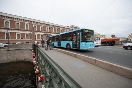 Место падения автобуса в Санкт-Петербурге