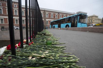 Место падения автобуса в Санкт-Петербурге