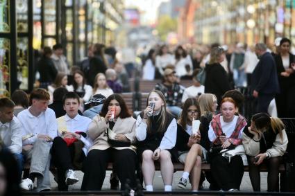 Школьники отмечают последний звонок в Екатеринбурге