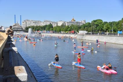 SUP-регата в рамках фестиваля \"Москва - на волне. Рыбная неделя\"