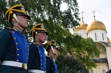 Церемония развода пеших и конных караулов Президентского полка в Кремле