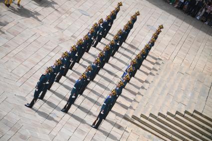 Церемония развода пеших и конных караулов Президентского полка в Кремле