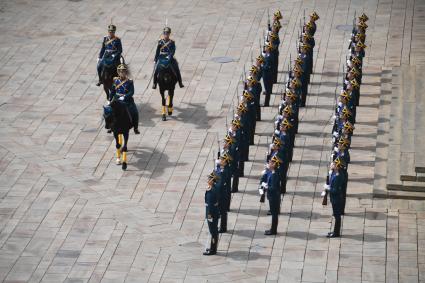 Церемония развода пеших и конных караулов Президентского полка в Кремле