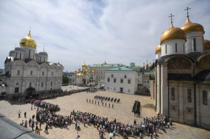 Церемония развода пеших и конных караулов Президентского полка в Кремле