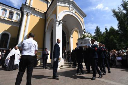 Церемония прощания с Анастасией Заворотнюк в Москве