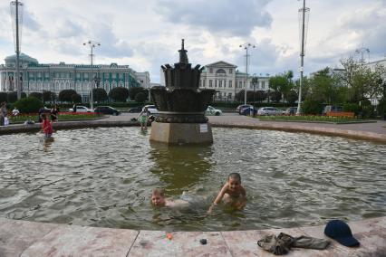 Первые теплые летние дни в Екатеринбурге