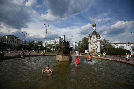 Первые теплые летние дни в Екатеринбурге