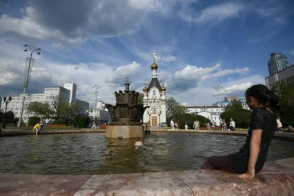 Первые теплые летние дни в Екатеринбурге