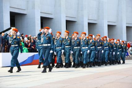 Парад кадетского движения Не прервется связь поколений\"