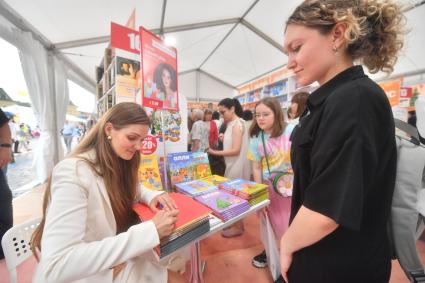 Книжный фестиваль \"Красная площадь\" в Москве