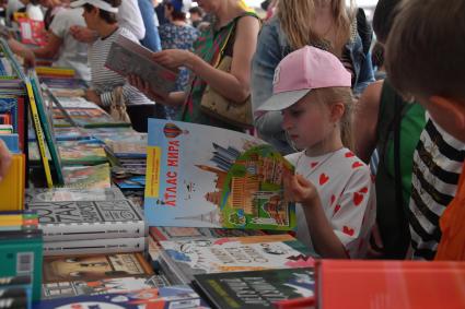 Книжный фестиваль \"Красная площадь\" в Москве