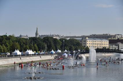 Костюмированный SUP-заплыв в Москве