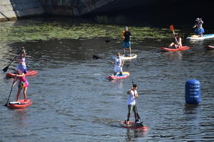 Костюмированный SUP-заплыв в Москве