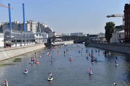 Костюмированный SUP-заплыв в Москве