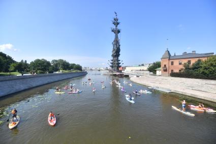 Костюмированный SUP-заплыв в Москве