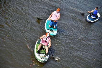 Костюмированный SUP-заплыв в Москве