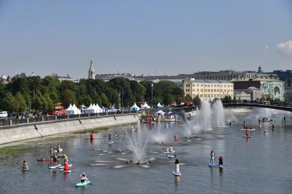 Костюмированный SUP-заплыв в Москве