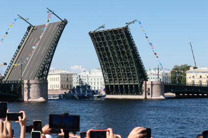 Празднование Дня ВМФ в Санкт-Петербурге