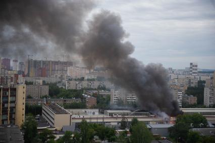 Тушение пожара на территории НПО автоматики в Екатеринбурге