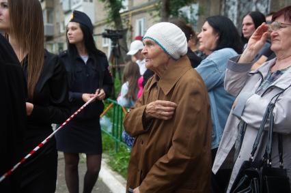 Последствия обрушения подъезда жилого дома в Нижнем Тагиле из-за взрыва газа