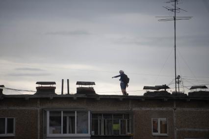 Последствия обрушения подъезда жилого дома в Нижнем Тагиле из-за взрыва газа