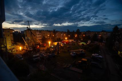 Последствия обрушения подъезда жилого дома в Нижнем Тагиле из-за взрыва газа