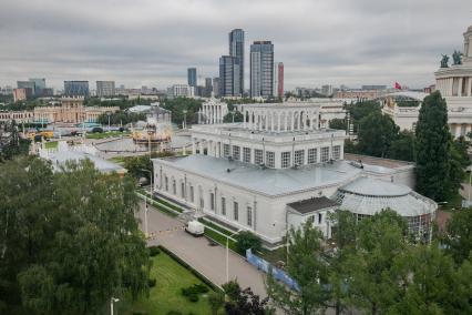 Новая канатная дорога в парке аттракционов `Орион` на ВДНХ. Аттракцион `Воздушный трамвай`